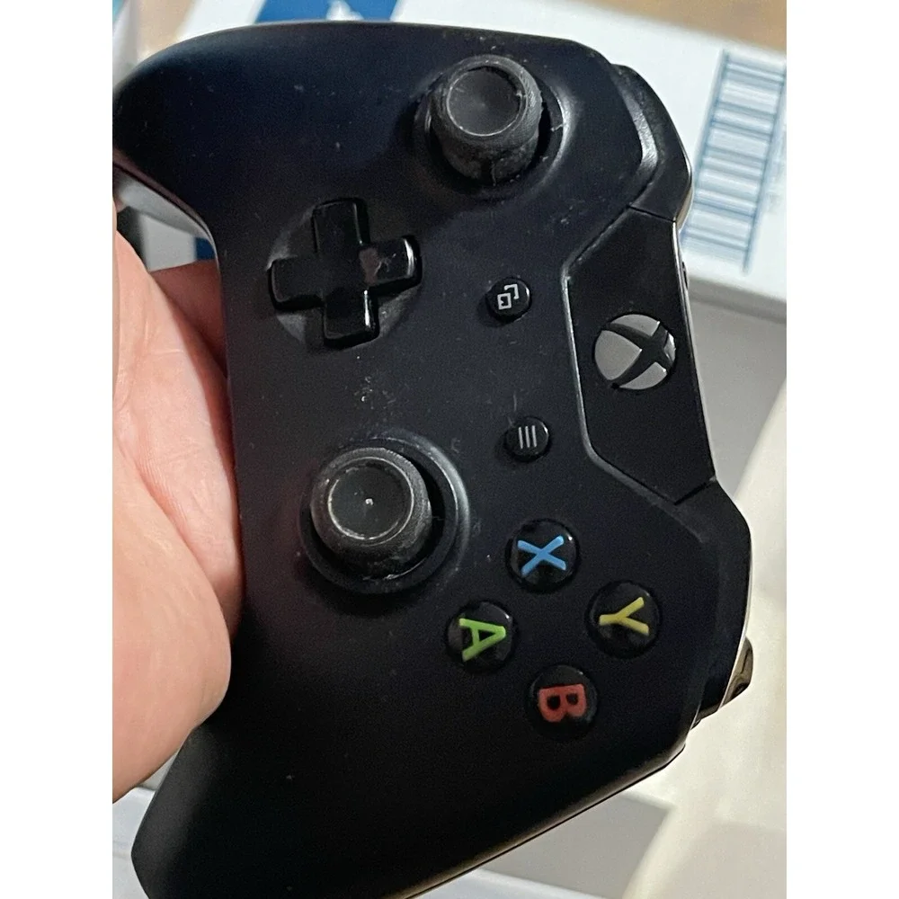 Microsoft Xbox‎ One Wireless Controller - Black - Missing Battery Cover